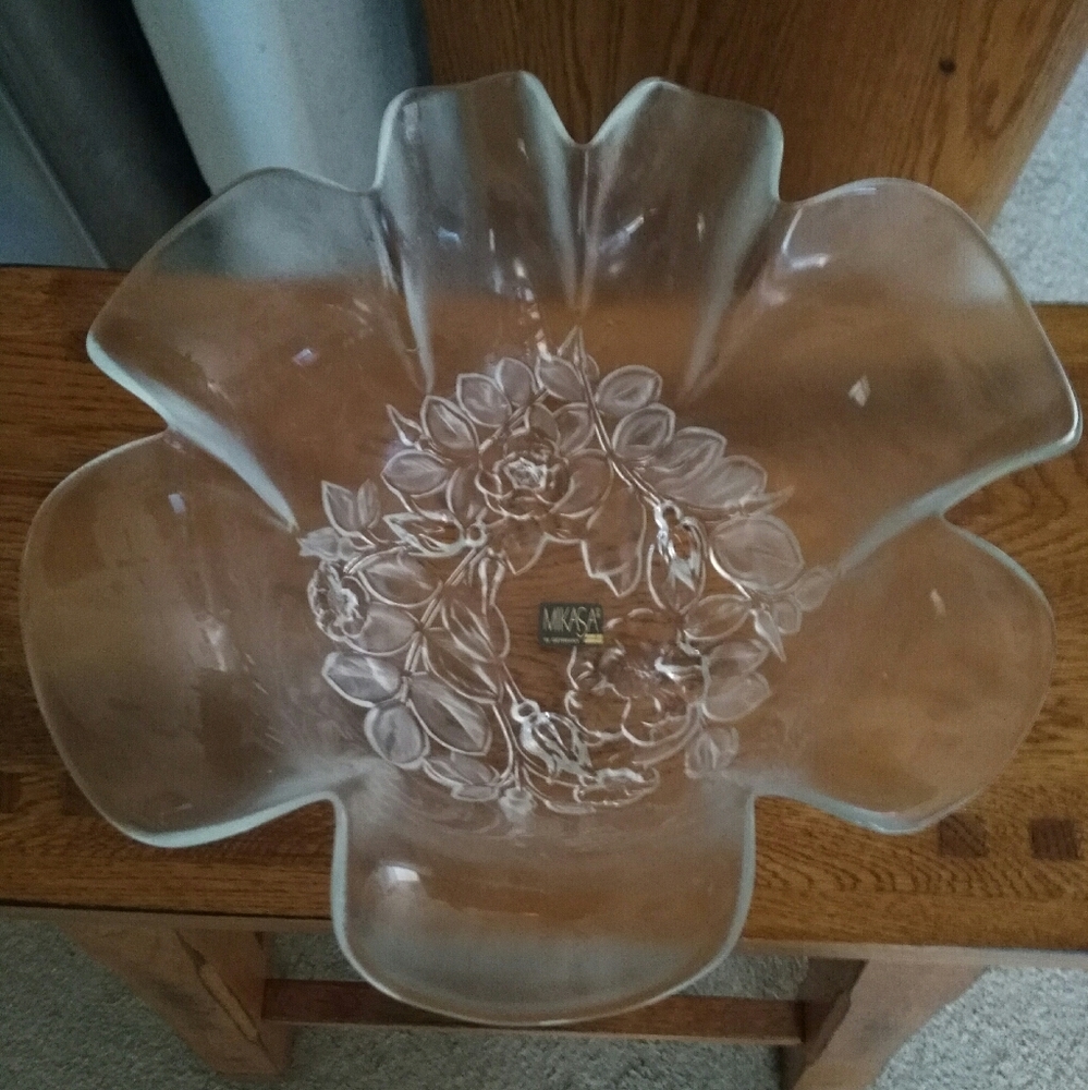 Walther Glass Mikasa Scalloped Bowl 11"